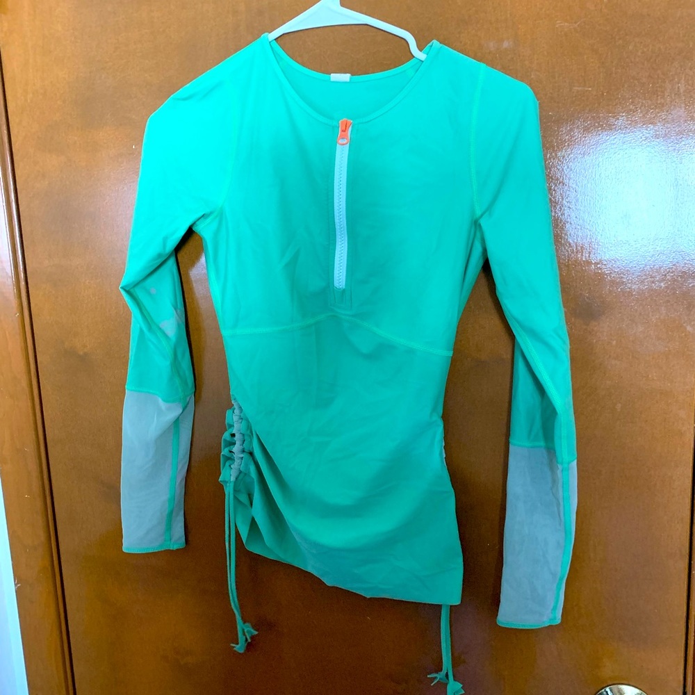 Size 4 Lululemon top